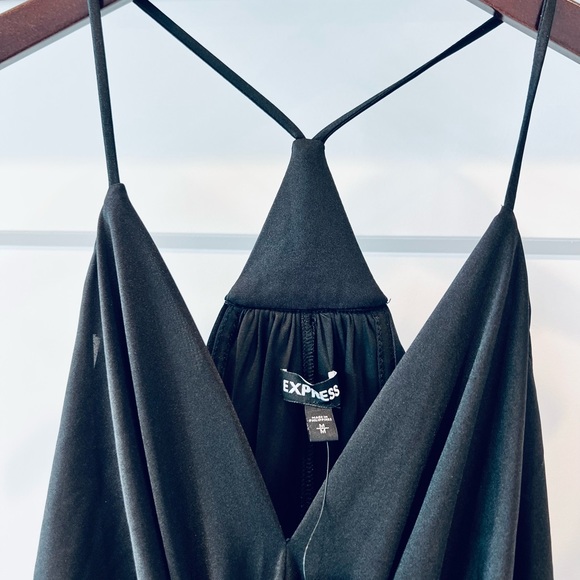 BNWT EXPRESS black gathered tank top with racer back and v-neckline - Picture 3 of 7